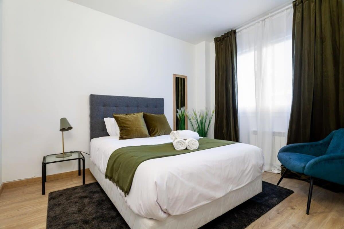 Exclusive Huge 4 Double Bedroom Center *