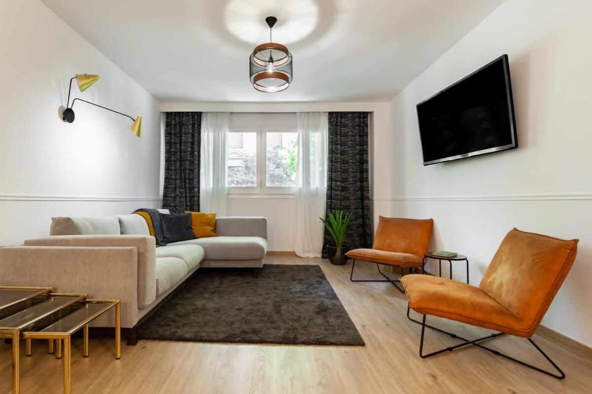Exclusive Huge 4 Double Bedroom Center Barcelona