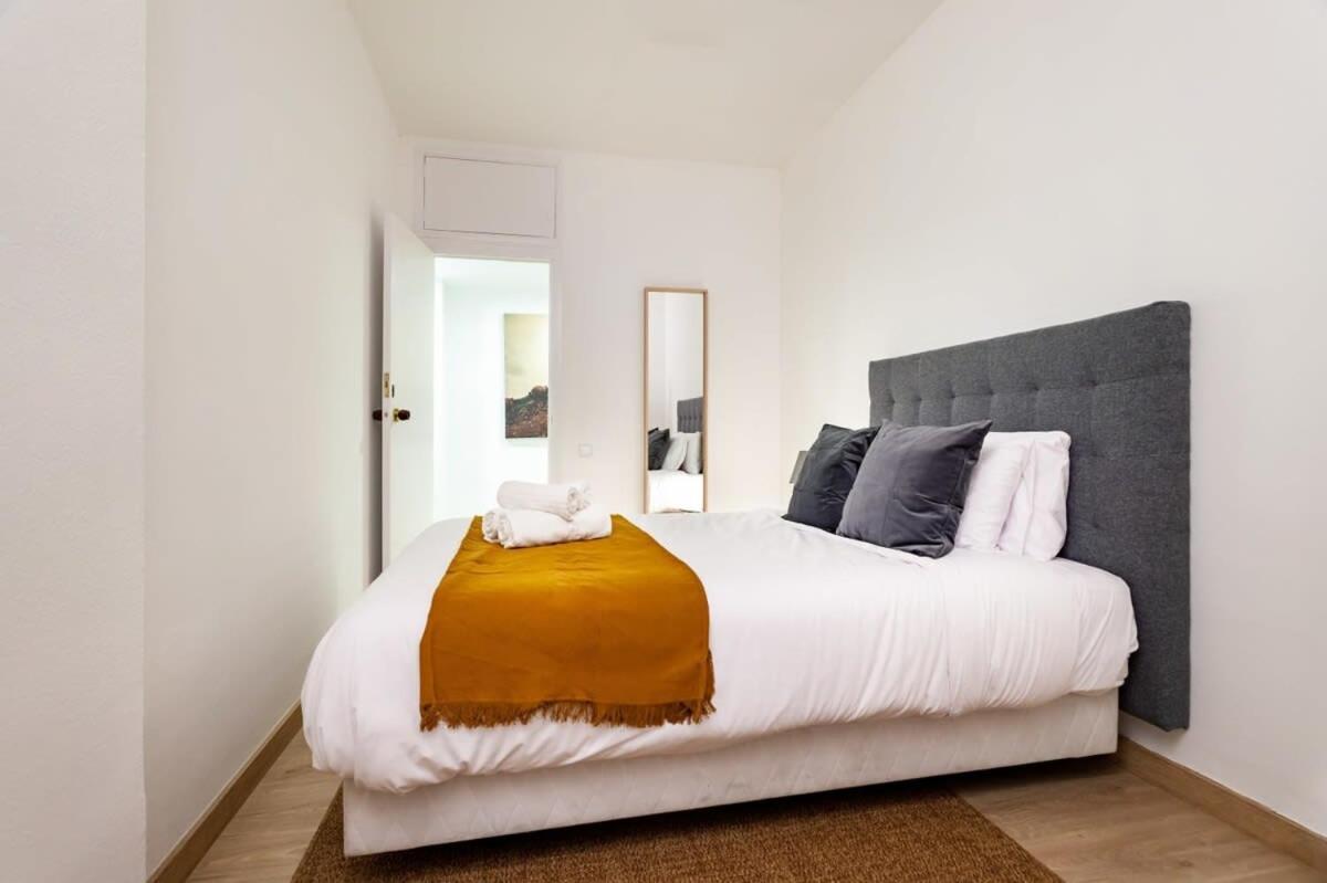 Exclusive Huge 4 Double Bedroom Center *