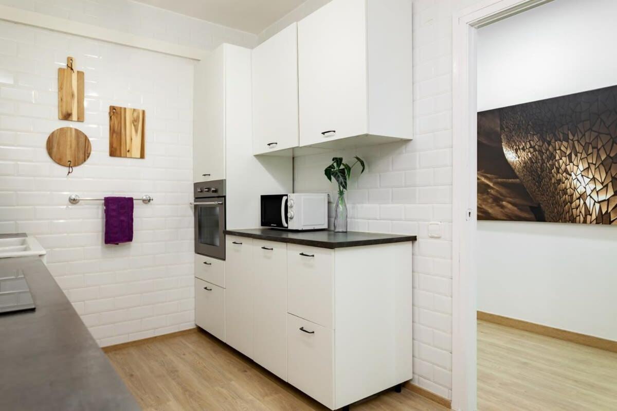 Exclusive Huge 4 Double Bedroom Center *